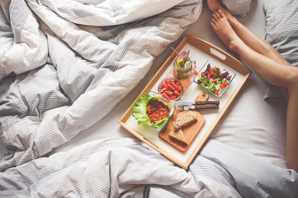 Советы по подготовке романтического вечера со своим парнем в домашней обстановке.