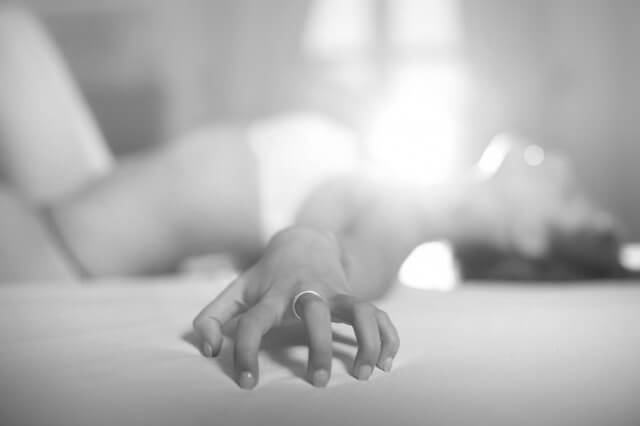 Основные причины почему женщина не может кончить при занятии сексом с партнером