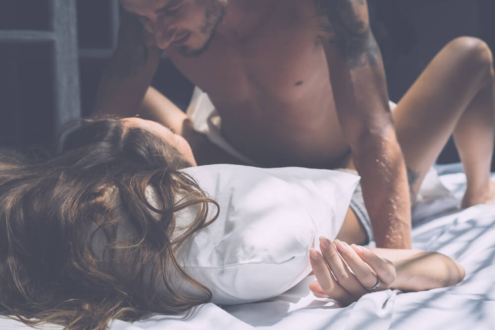 如何快速让女生兴奋：9个简单小技巧